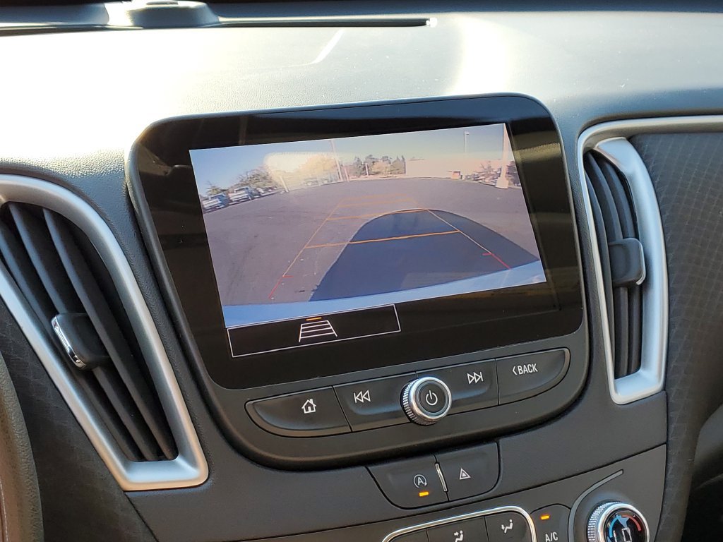 Used 2022 Chevrolet Malibu LT FWD image 15