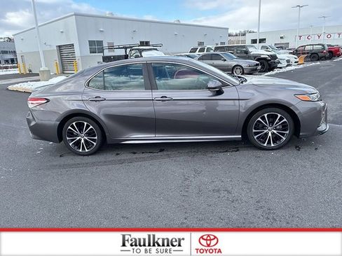 Used 2020 Toyota Camry SE w/ Convenience Package image 5