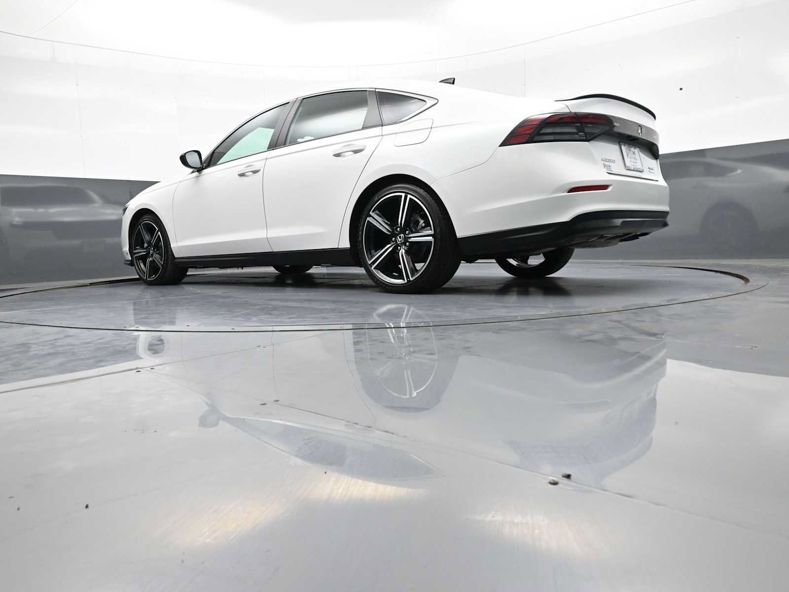 Used 2025 Honda Accord Sport image 29