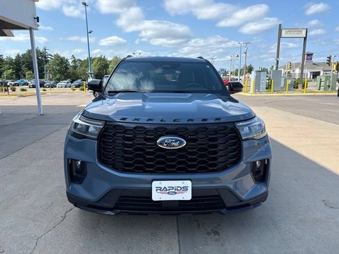 Used 2025 Ford Explorer ST-Line AWD/4WD image 3
