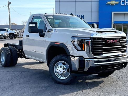 New 2026 GMC Sierra 3500 Pro image 2
