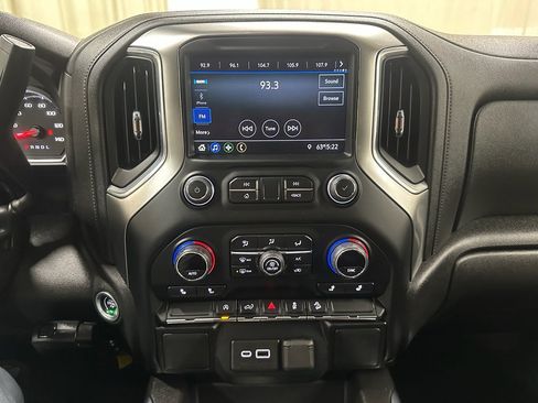 Certified 2022 Chevrolet Silverado 1500 RST image 32