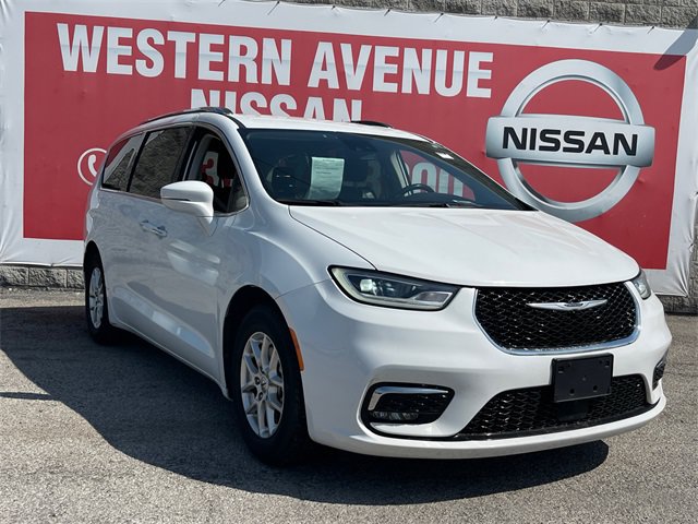 Used 2021 Chrysler Pacifica Touring-L FWD image 1