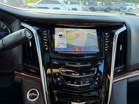 Used 2018 Cadillac Escalade ESV Premium Luxury image 20