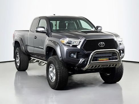 Used 2016 Toyota Tacoma SR5 AWD/4WD image 1