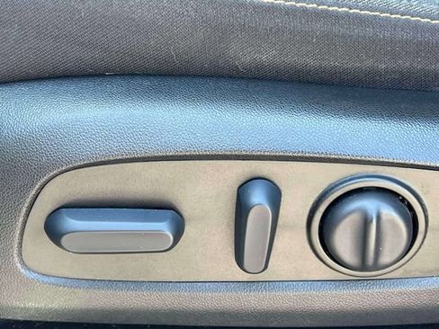 Used 2023 Chevrolet Equinox LT FWD image 19