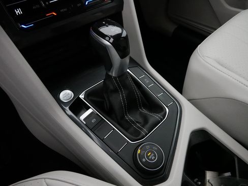 Certified 2022 Volkswagen Tiguan SE image 24