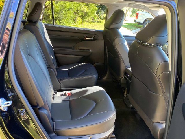 Used 2023 Toyota Highlander XLE FWD image 34