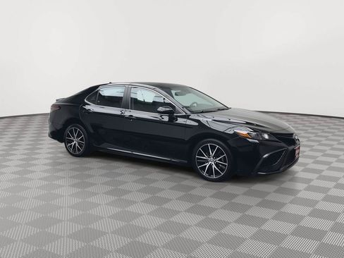 Used 2021 Toyota Camry SE w/ Convenience Package FWD image 34