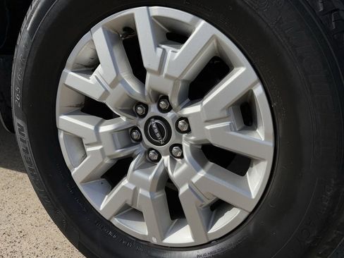 Used 2023 Nissan Frontier SV image 11