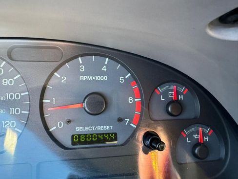 Used 2004 Ford Mustang Deluxe image 14