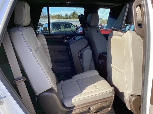Certified 2022 GMC Yukon SLT w/ SLT Premium Package image 6