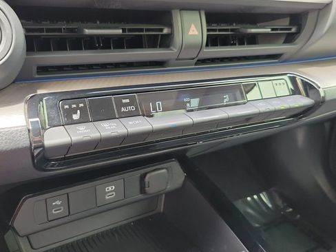 Certified 2023 Toyota Prius XLE FWD image 18