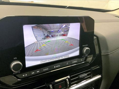 Certified 2025 Nissan Pathfinder SV image 22