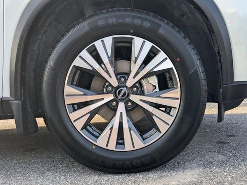 Used 2023 Nissan Rogue SV image 9