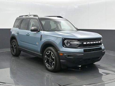 Used 2021 Ford Bronco Sport Outer Banks image 2