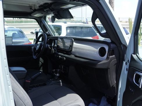 Used 2024 Jeep Wrangler Unlimited w/ Convenience Group AWD/4WD image 26