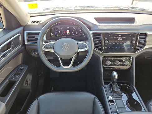 Certified 2022 Volkswagen Atlas SE w/ Panoramic Sunroof Package image 8