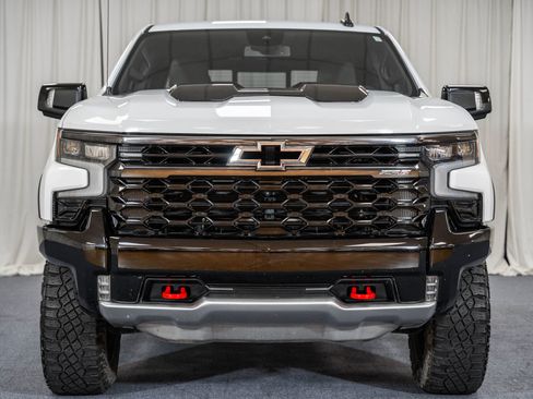 Used 2024 Chevrolet Silverado 1500 ZR2 image 2