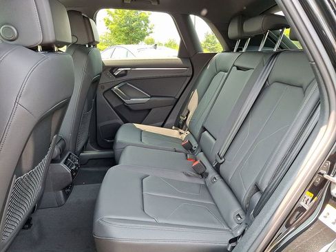 New 2025 Audi Q3 2.0T Premium image 11