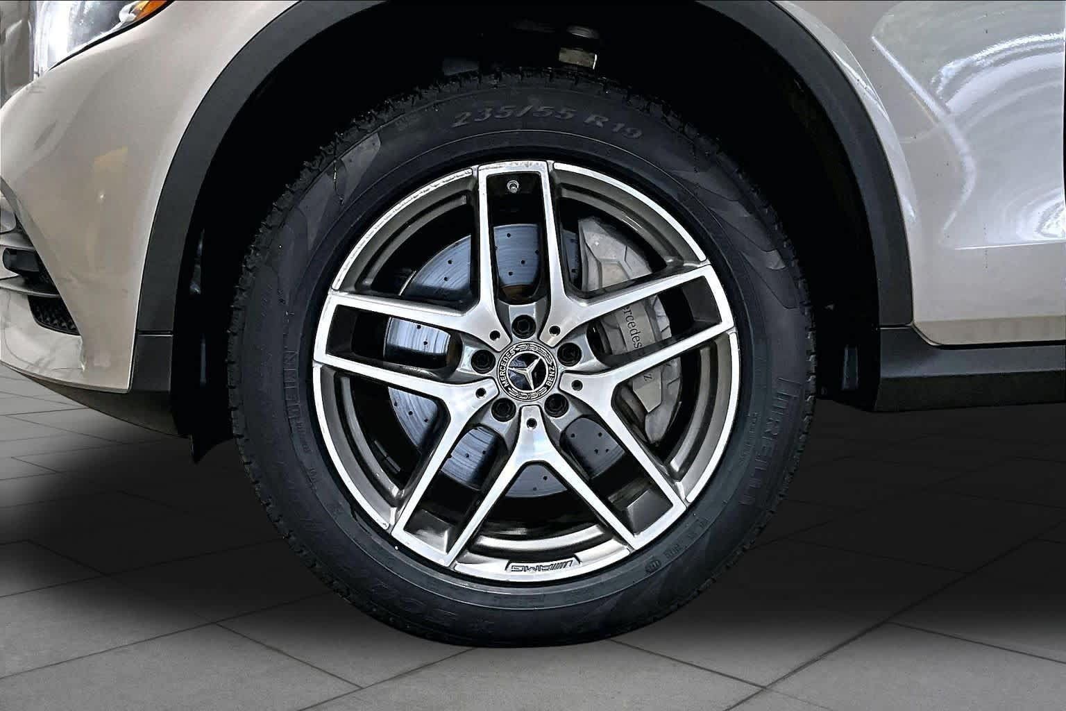 Used 2019 Mercedes-Benz GLC 300 4MATIC image 11