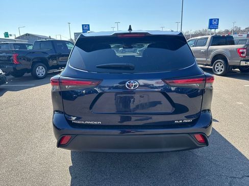 Used 2025 Toyota Highlander XLE image 6