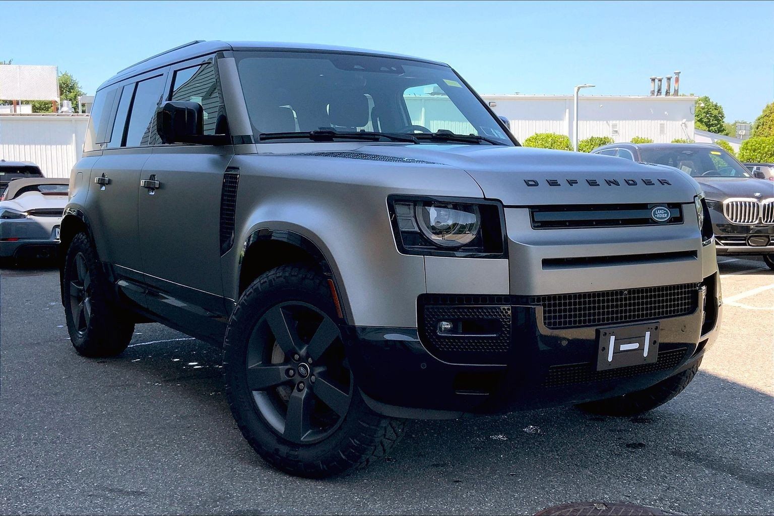 Used 2025 Land Rover Defender 110 X-Dynamic SE AWD/4WD image 7