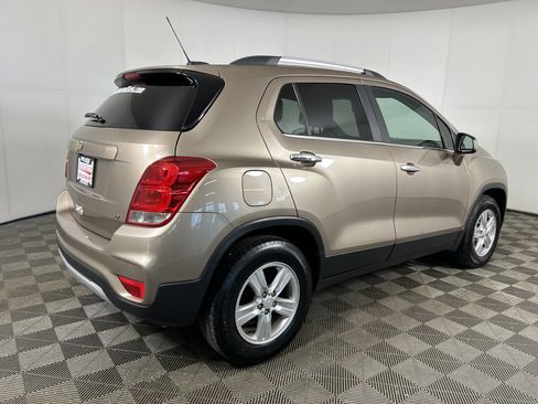 Used 2018 Chevrolet Trax LT w/ LT Convenience Package FWD image 5