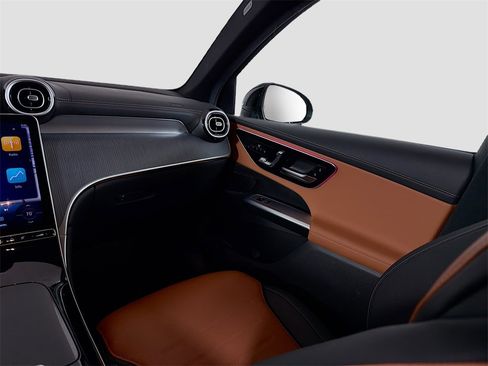 New 2025 Mercedes-Benz GLC 300 4MATIC image 26