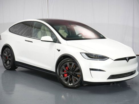 Used 2024 Tesla Model X Plaid image 12
