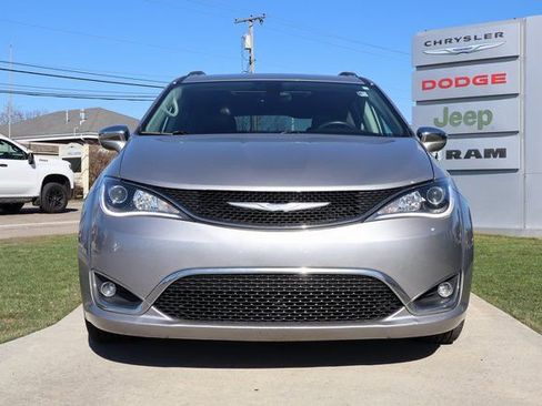 Used 2017 Chrysler Pacifica Limited image 5