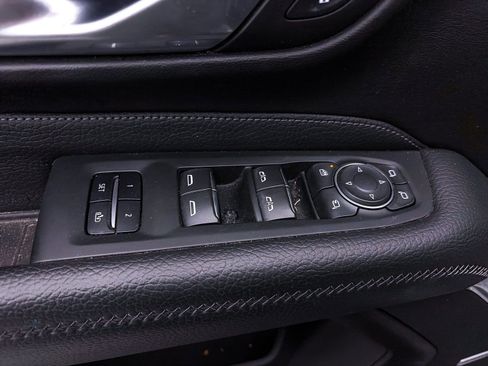 Used 2022 GMC Yukon XL Denali w/ Denali Ultimate Package image 21