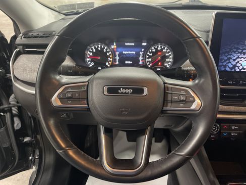 Used 2022 Jeep Compass Latitude image 16