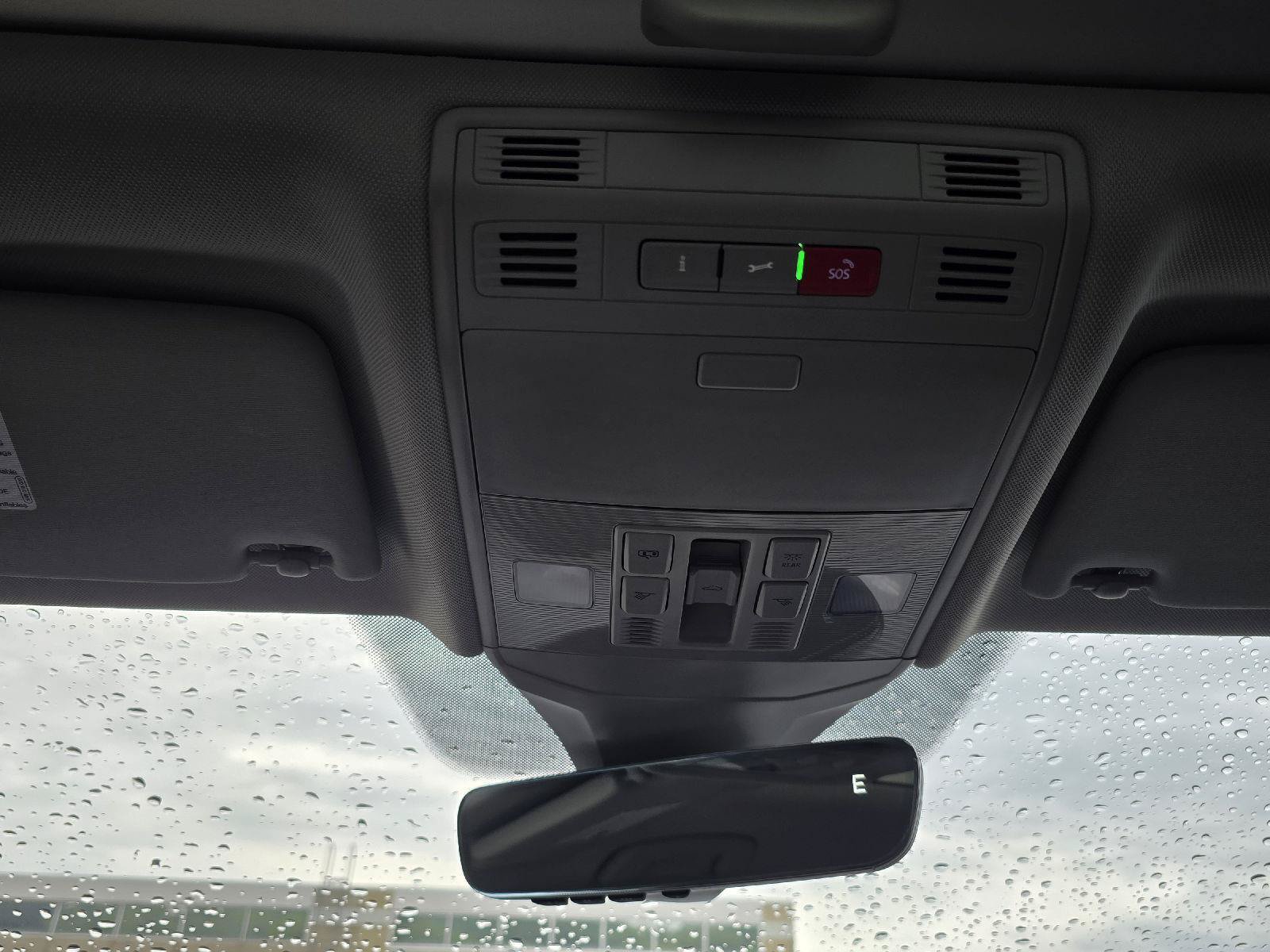 Used 2024 Volkswagen Jetta SE w/ Panoramic Sunroof Package FWD image 6