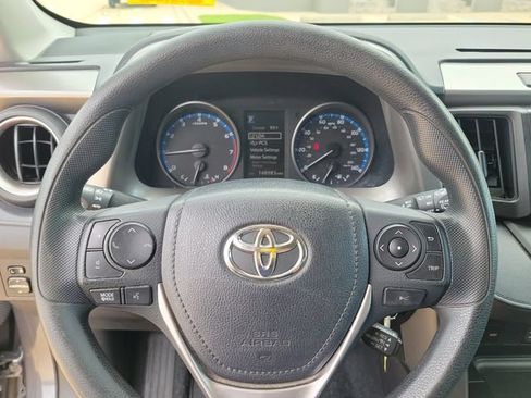 Used 2018 Toyota RAV4 LE FWD image 15