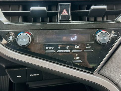 Used 2024 Toyota Camry SE image 15