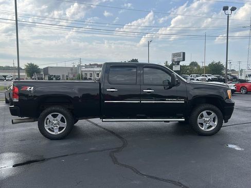 Used 2011 GMC Sierra 2500 Denali w/ Suspension Package, Off-Road AWD/4WD image 4
