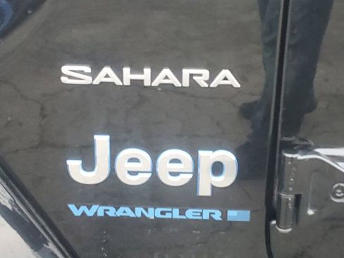 Used 2023 Jeep Wrangler Unlimited Sahara w/ Safety Group image 5