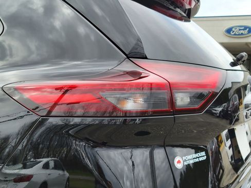 Used 2025 Nissan Rogue Platinum image 12