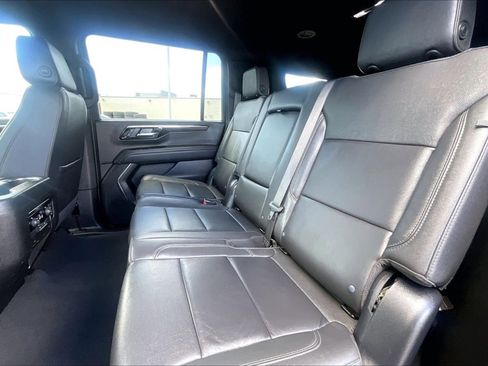 Used 2025 Chevrolet Suburban Z71 AWD/4WD image 21