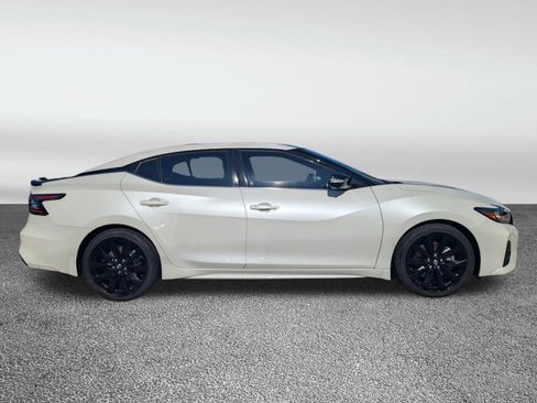 Used 2023 Nissan Maxima SR w/ Sport Mat Group image 4
