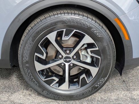 Certified 2024 Kia Sportage EX image 9