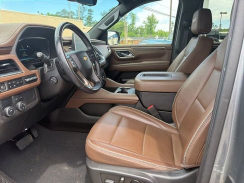Used 2022 Chevrolet Tahoe High Country RWD image 9
