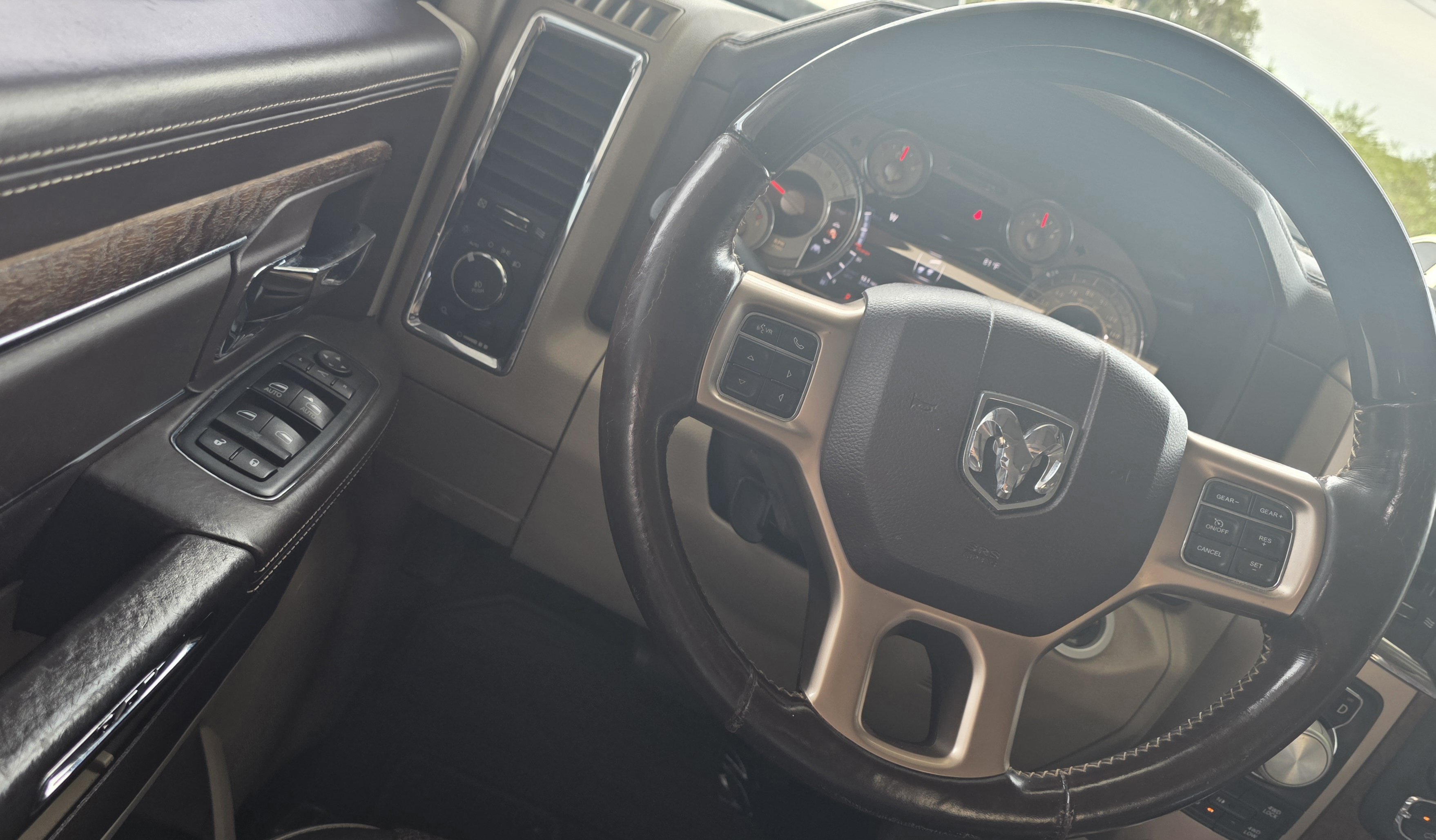 Used 2016 RAM 1500 Laramie Longhorn w/ Convenience Group AWD/4WD image 19