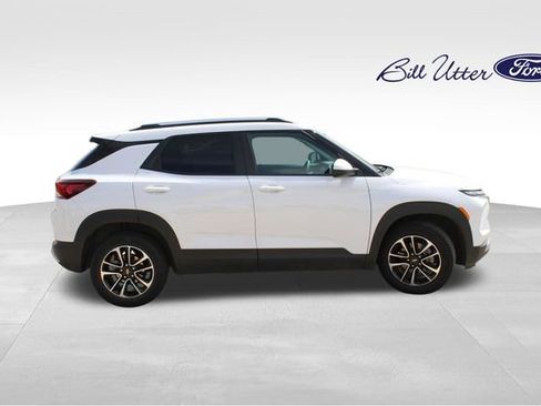 Used 2025 Chevrolet TrailBlazer LT image 4