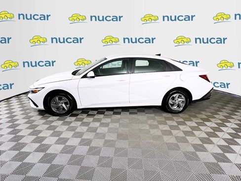 Certified 2025 Hyundai Elantra SE FWD image 4