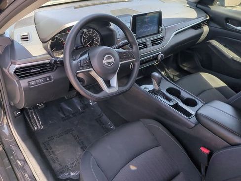 Used 2025 Nissan Altima 2.5 SV FWD image 11