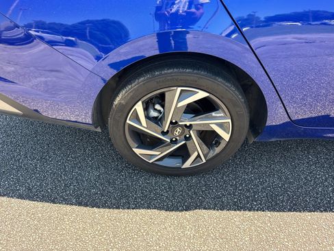 Used 2025 Hyundai Elantra Sport FWD image 17