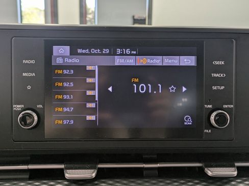 Certified 2022 Kia Carnival LX image 13