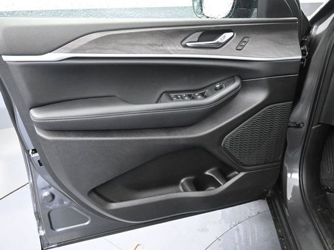 New 2025 Jeep Grand Cherokee Limited w/ Luxury Tech Group II image 13